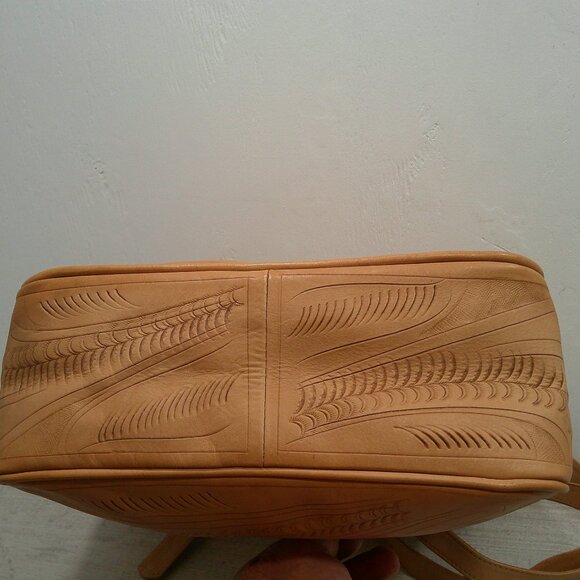 Quality Handcrafted Natural Labrado Minimalist Design Leather Tote - Picture 10 of 14